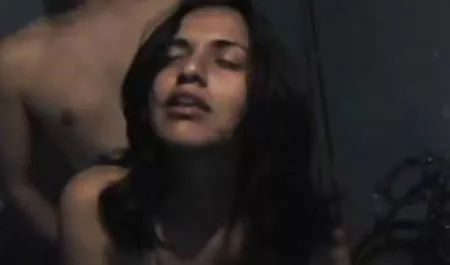 نوجوان fild و fucks در dildos های بزرگ داستانهاي سكسي توپ است