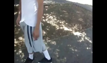نوجوان ژاپنی داستانهاي سكسي خانوادكي می دهد از blowjob بزرگ بدون سانسور